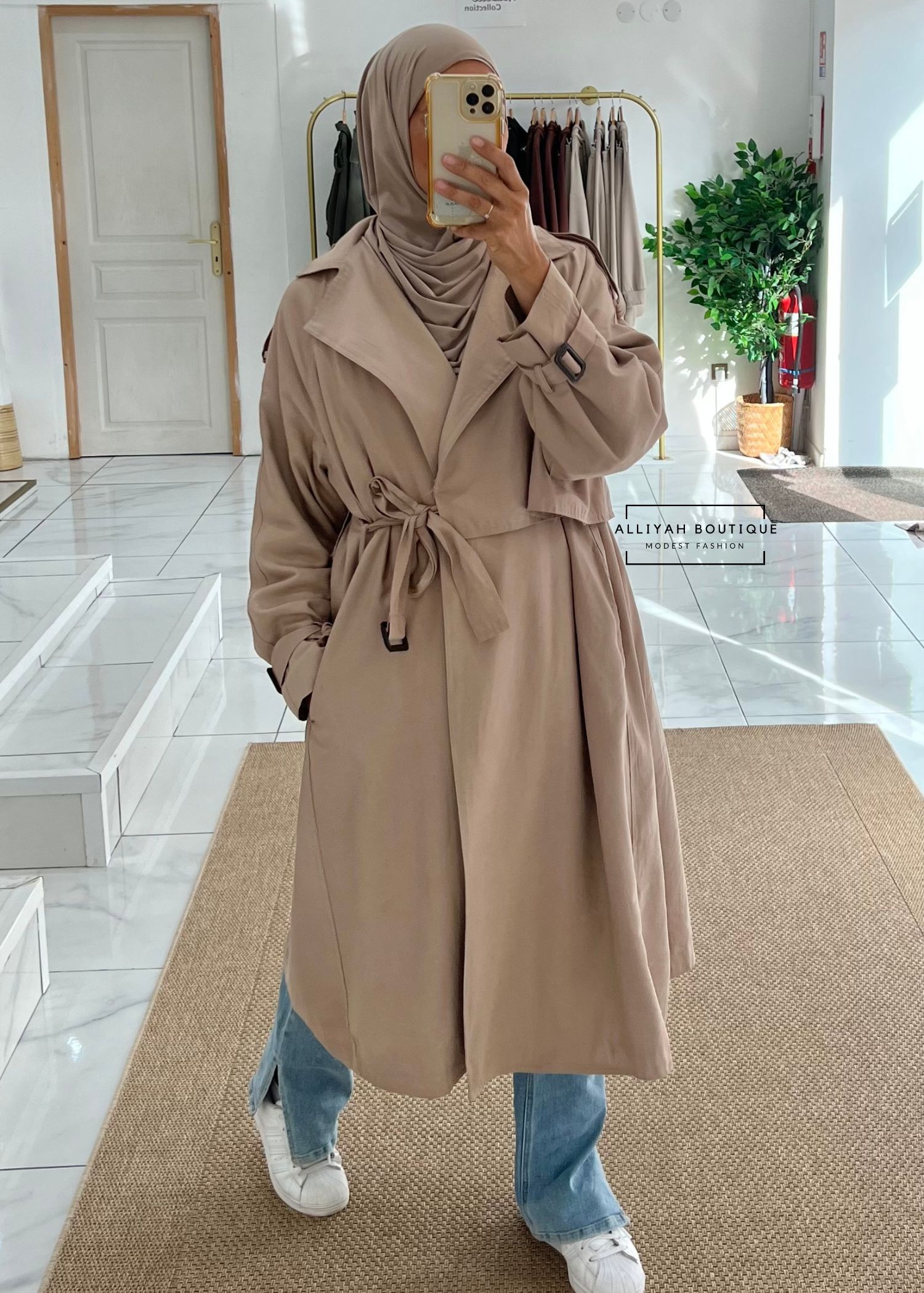 Trench over beige Trench over beige