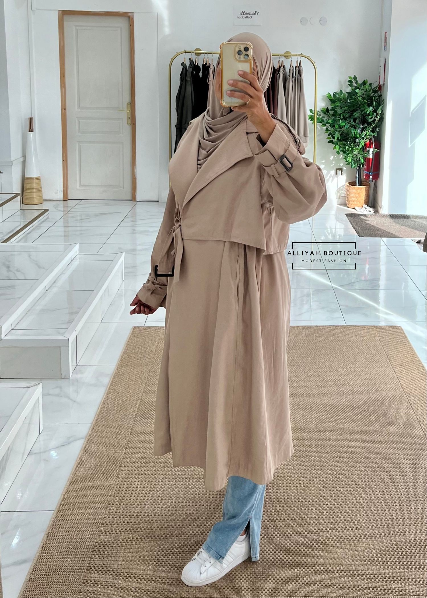 Trench over beige Trench over beige