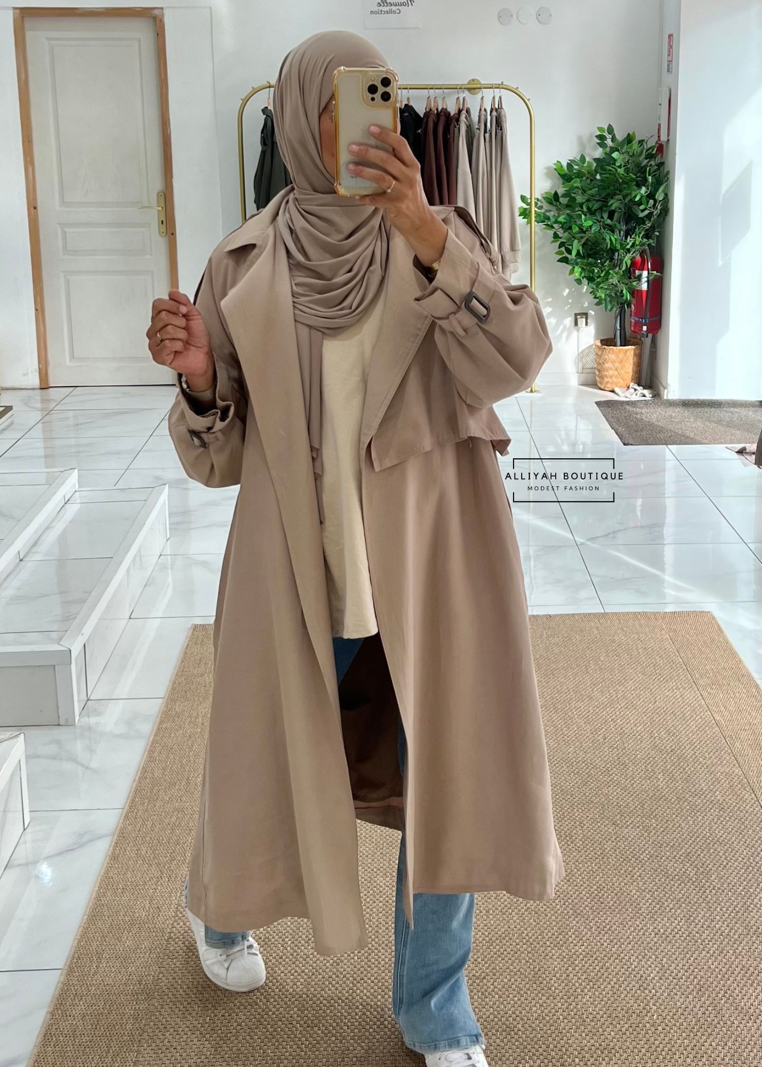 Trench over beige Trench over beige