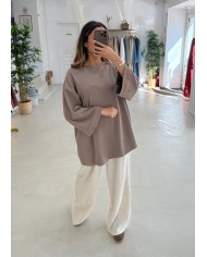 Tee-shirts over taupe