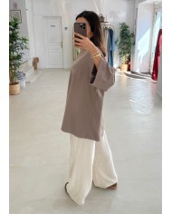 Tee-shirts over taupe