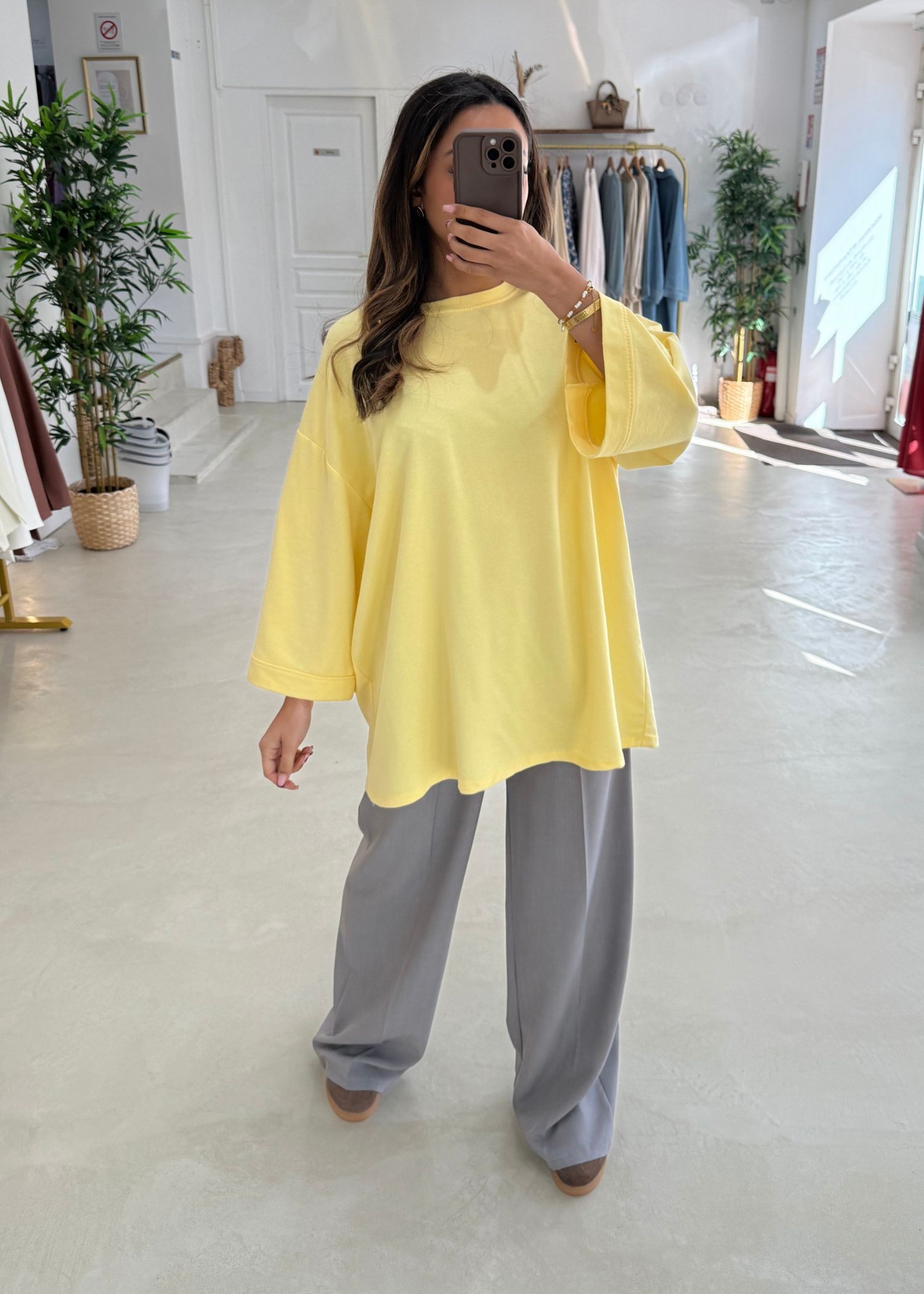 Tee-shirts over jaune