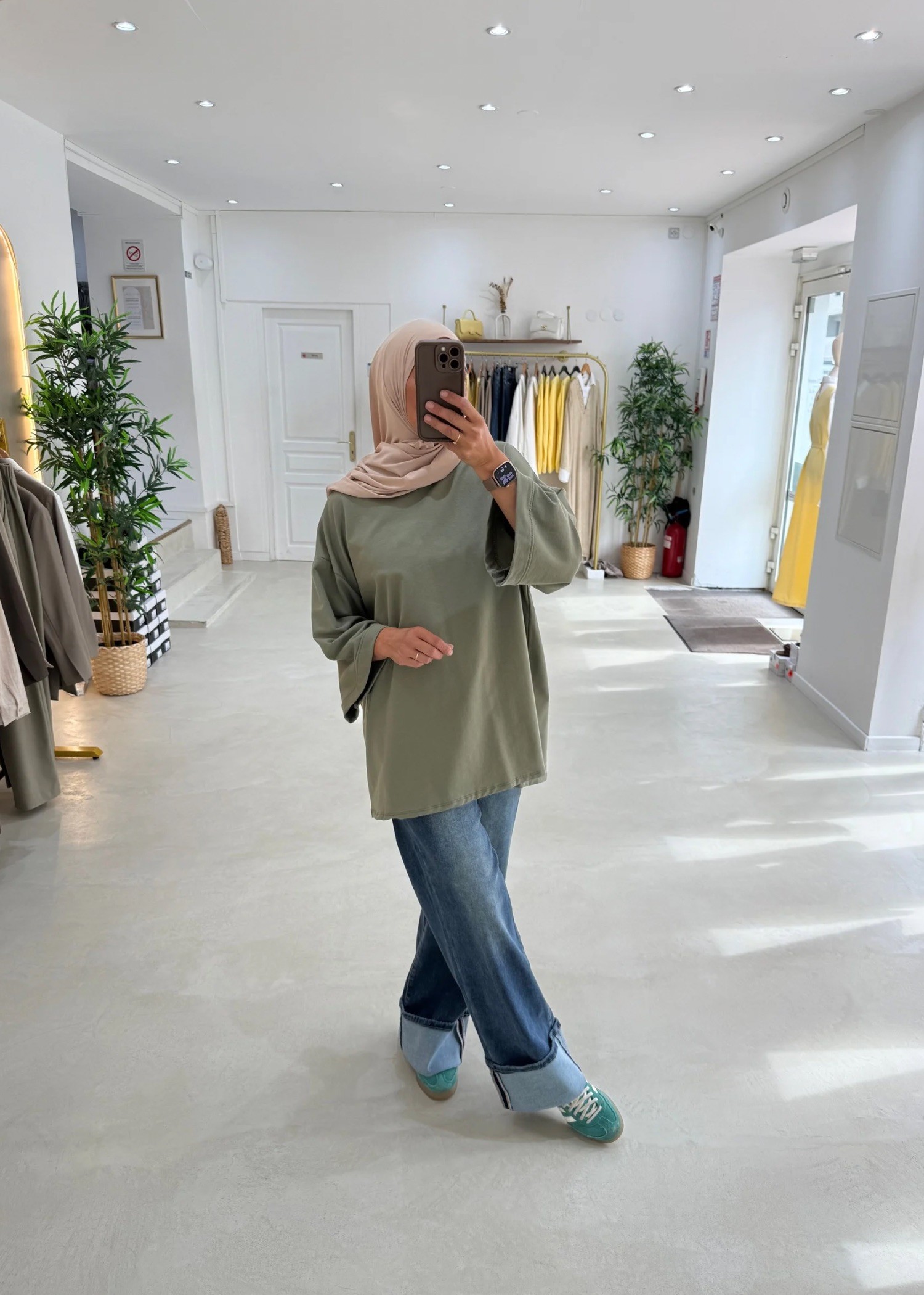 Tee-shirt over kaki clair