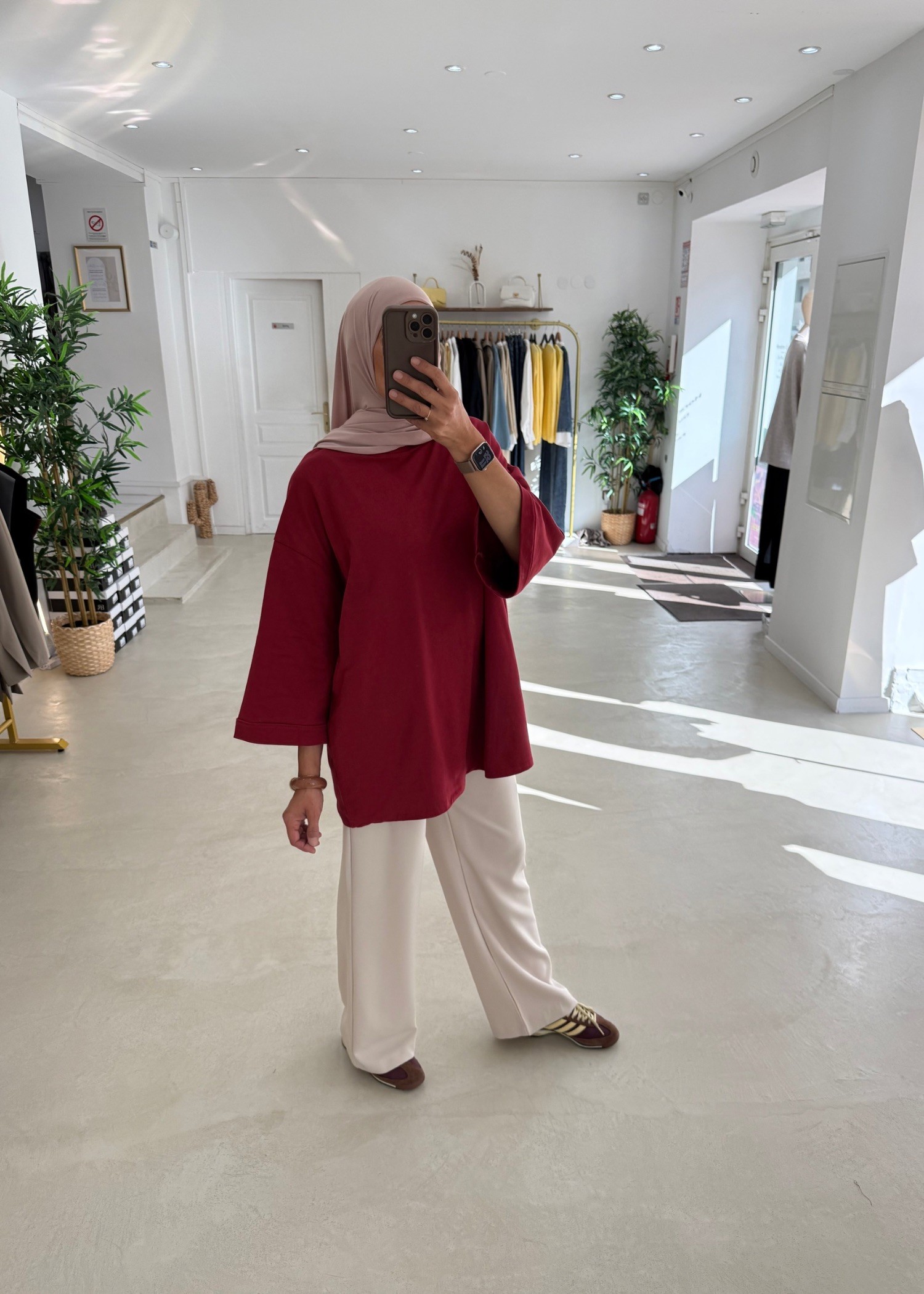 Tee-shirt over bordeaux