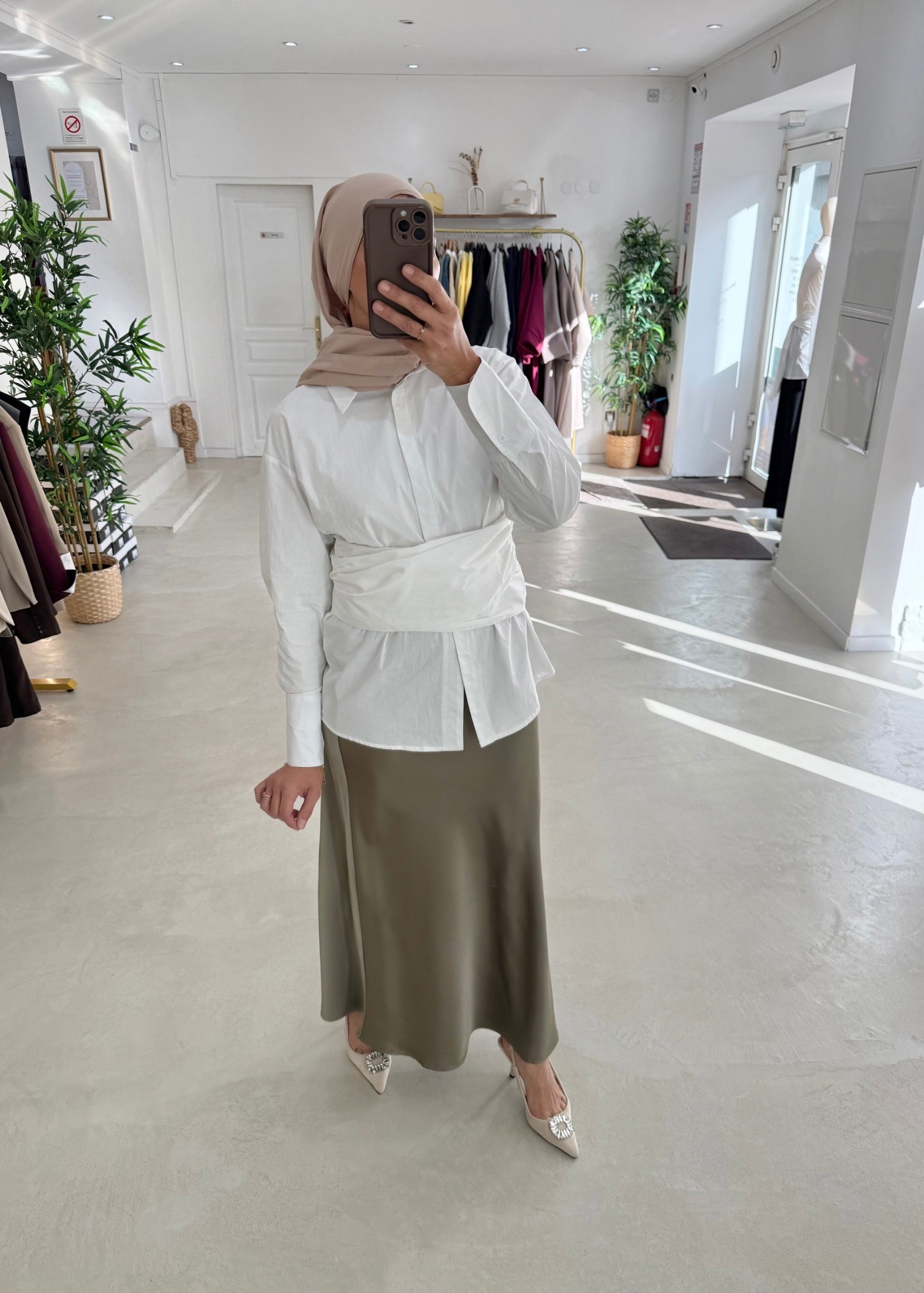 Jupe satiné kaki clair Jupe satiné kaki clair