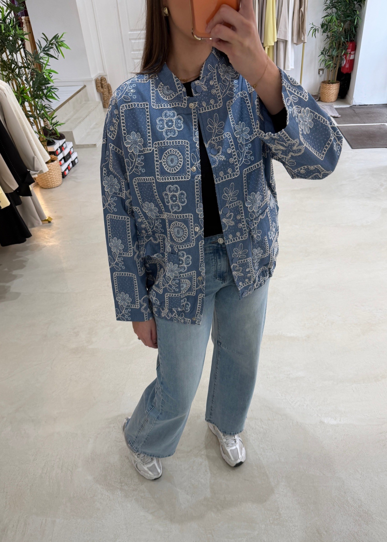 Veste brodé bleu ciel