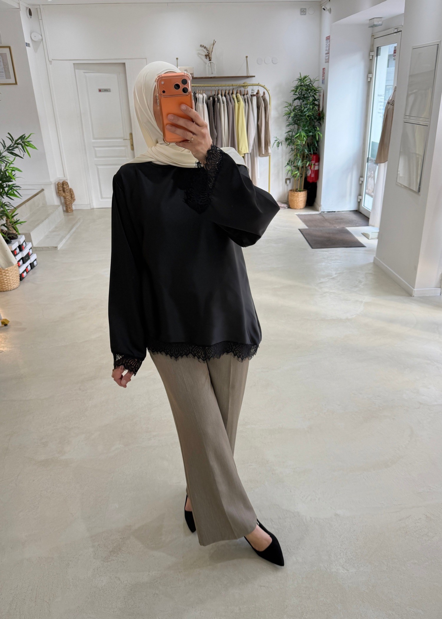 Haut satin asymétrique noir